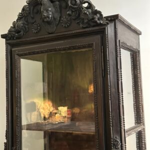 Vitrine en bois sculpté – Image 5