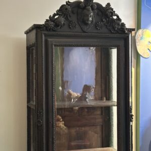 Vitrine en bois sculpté – Image 2