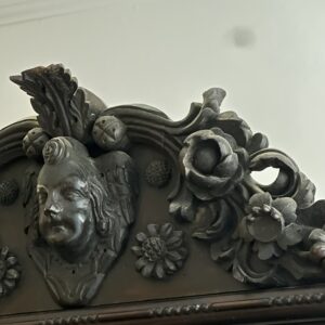 Vitrine en bois sculpté – Image 6