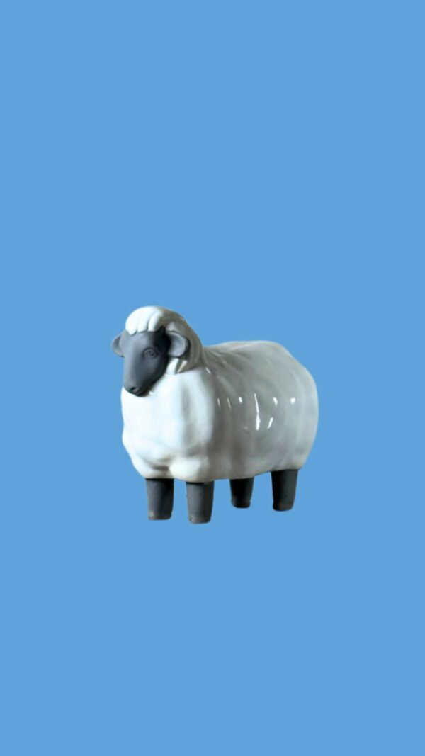 Mouton en béton émaillé