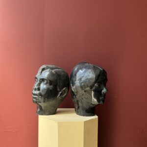 Couple de bustes en plâtre peint – Image 4