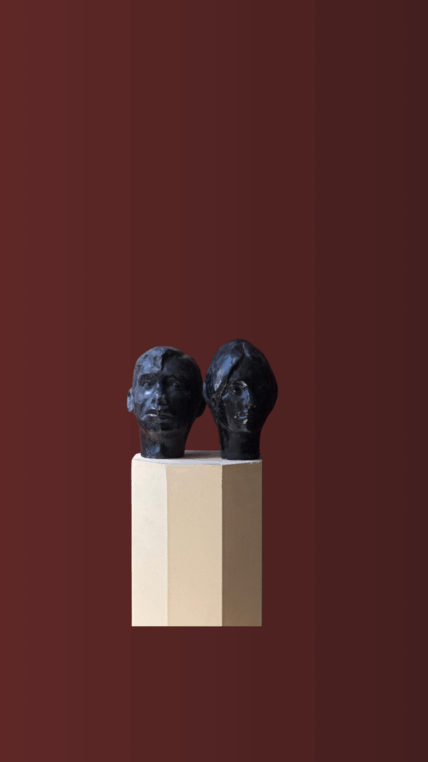Couple de bustes en plâtre peint
