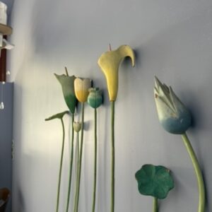 Fleurs en bois sculpté – Image 4
