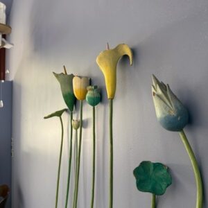 Fleurs en bois sculpté – Image 5