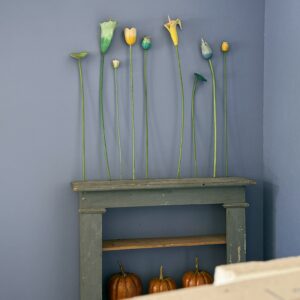 Fleurs en bois sculpté – Image 2